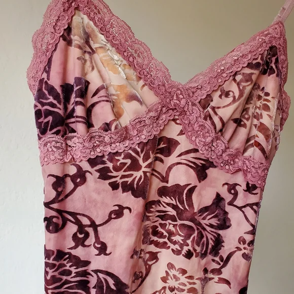 Y2K Velvety Floral Spaghetti Strap Tank Top - Picture 4 of 9